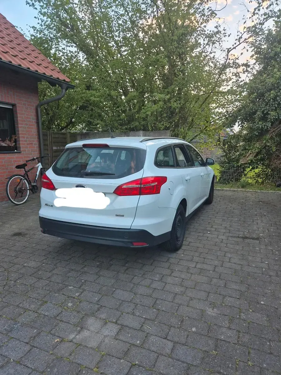 Gebraucht Ford Focus 101 PS (74 kW) 2016 Weiß Kombi