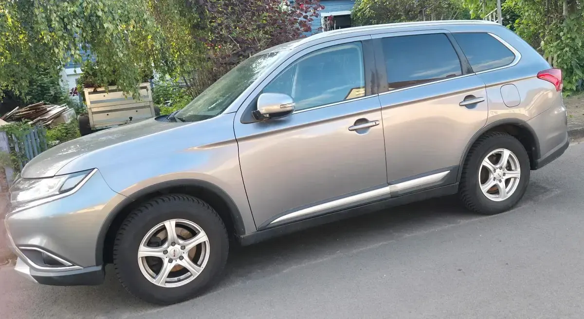 Gebraucht Mitsubishi Outlander 150 PS (110 kW) 2016 Silber SUV
