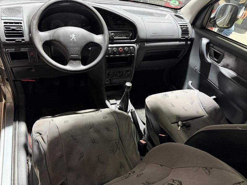 Silber Gebraucht 2002 Peugeot Partner Van | 1.700 € - Bild 1/4