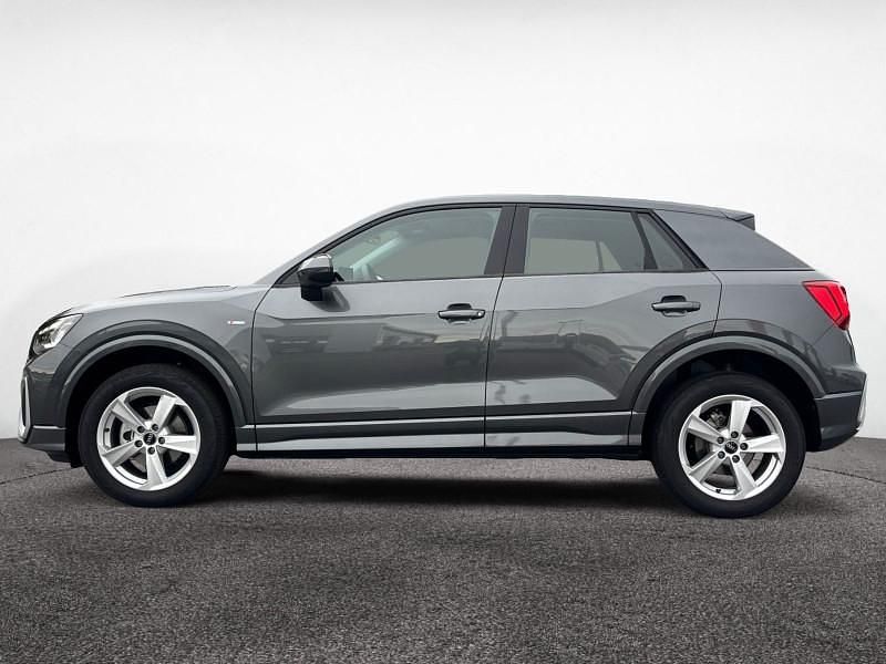 Grau Gebraucht 2025 Audi Q2 S-Line SUV | 34.880 € (Etwas zu teuer) - Bild 1/4
