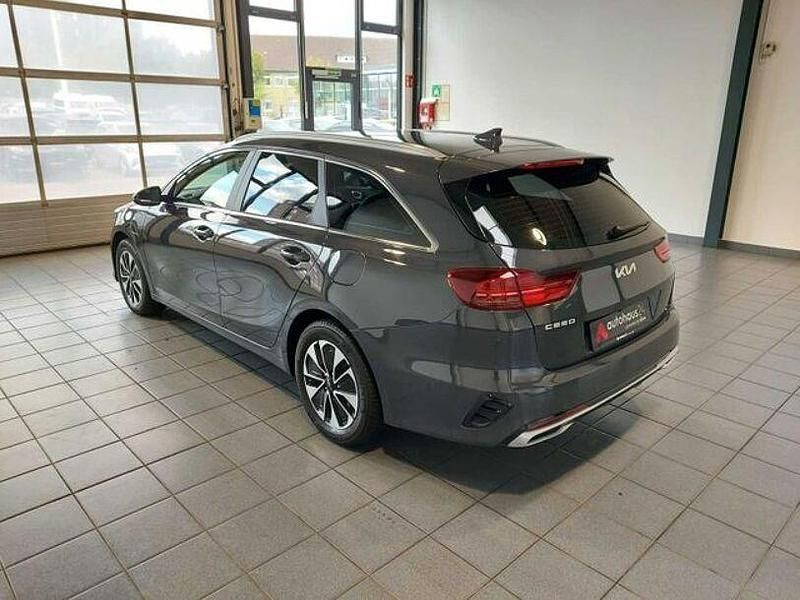 Gebraucht Kia Ceed Spirit 141 PS (103 kW) 2022 Grau Kleinwagen