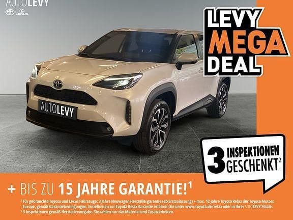 Platinumweiss perleffekt Gebraucht 2022 Toyota Yaris Hybrid Connect Style | 23.890 € (Fairer Preis) - Bild 1/4