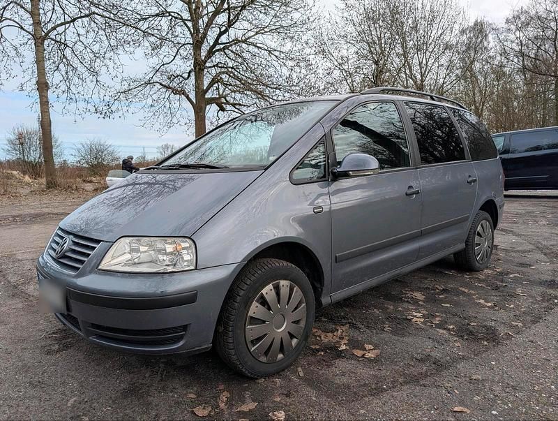 Second-hand VW Sharan 116 CP (85 kW) 2010 Monovolum