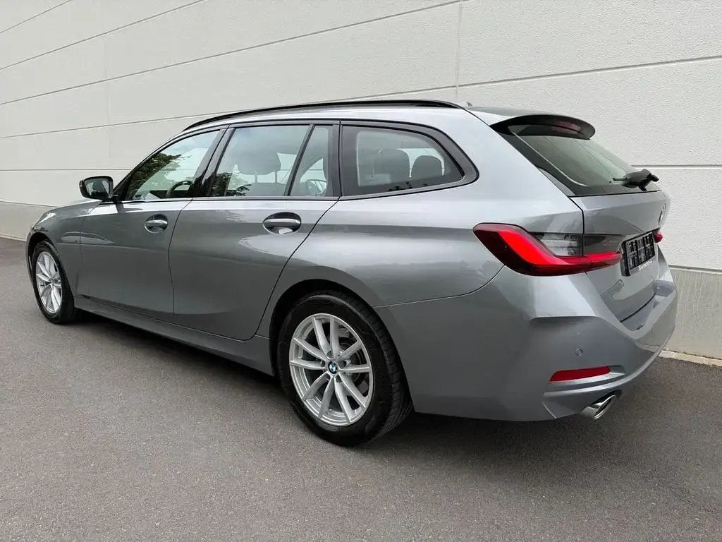 Gebraucht BMW 320 190 PS (139 kW) 2024 Skyscraper grau Kombi