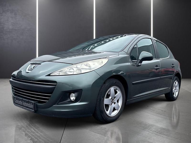 Grau Gebraucht 2009 Peugeot 207 Urban Move Limousine | 3.990 € (Etwas zu teuer) - Bild 1/4