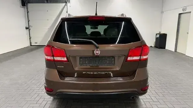 Gebraucht Fiat Freemont Lounge 170 PS (125 kW) 2013 Braun met. SUV