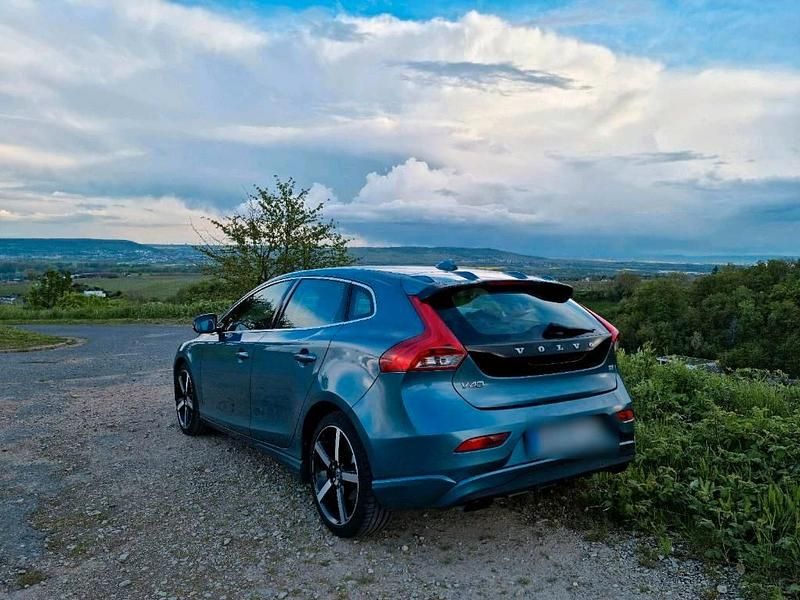 Gebraucht Volvo V40 179 PS (131 kW) 2012 Blau Kleinwagen