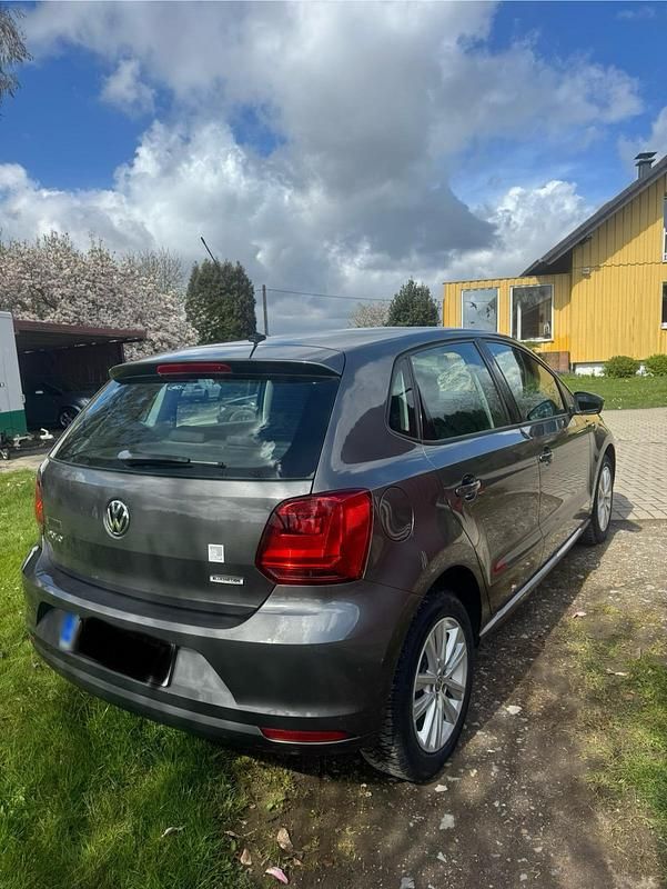 Gebraucht VW Polo Comfortline 75 PS (55 kW) 2015 Grau Kleinwagen