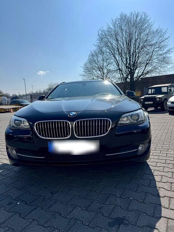 Gebraucht BMW 530 258 PS (189 kW) 2012 Schwarz Limousine