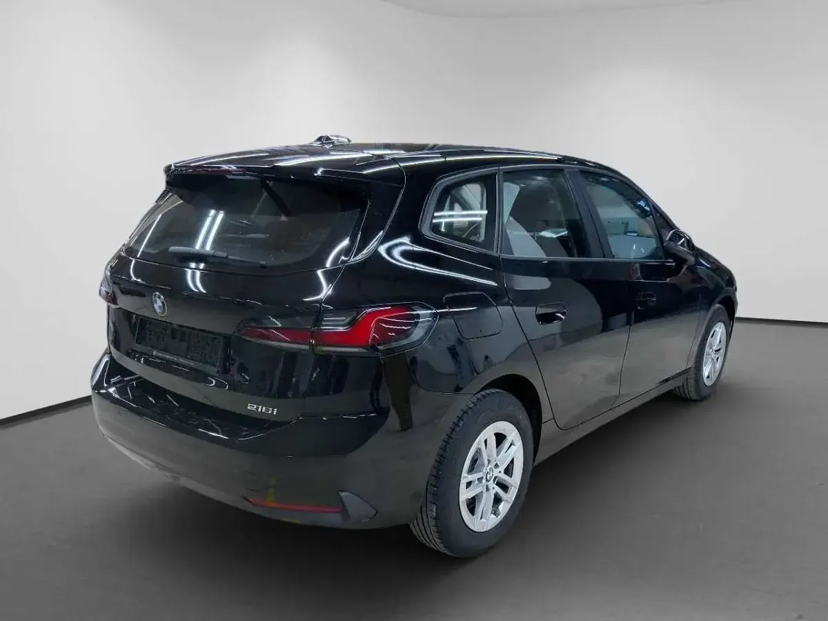Gebraucht BMW 216 Active Tourer Sport Line 122 PS (89 kW) 2023 Schwarz Van / Kleinbus