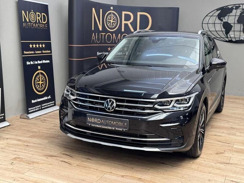 Deep black perleffek (metallic) Gebraucht 2022 VW Tiguan Elegance SUV | 26.989 € (Guter Preis) - Bild 1/3