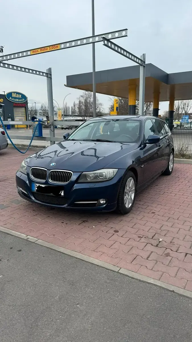 Gebraucht BMW 320 184 PS (135 kW) 2011 Blau Kombi