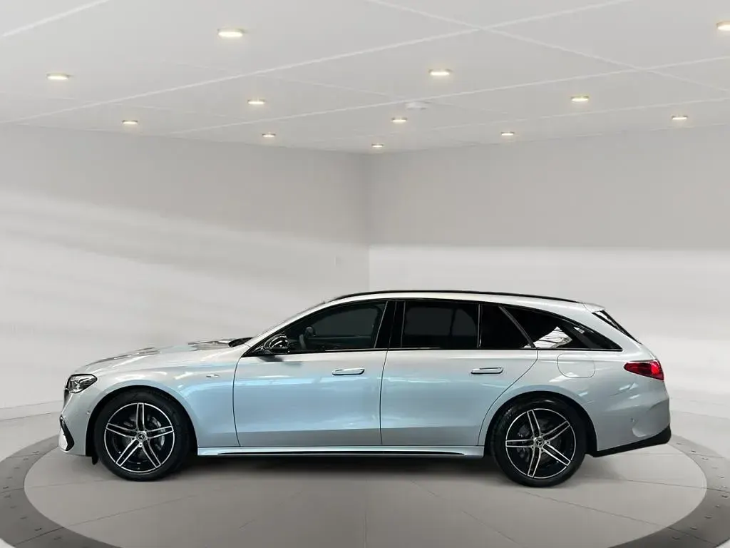 Gebraucht Mercedes E300 AMG 313 PS (230 kW) 2024 Metalliclack hightechsilber Kombi