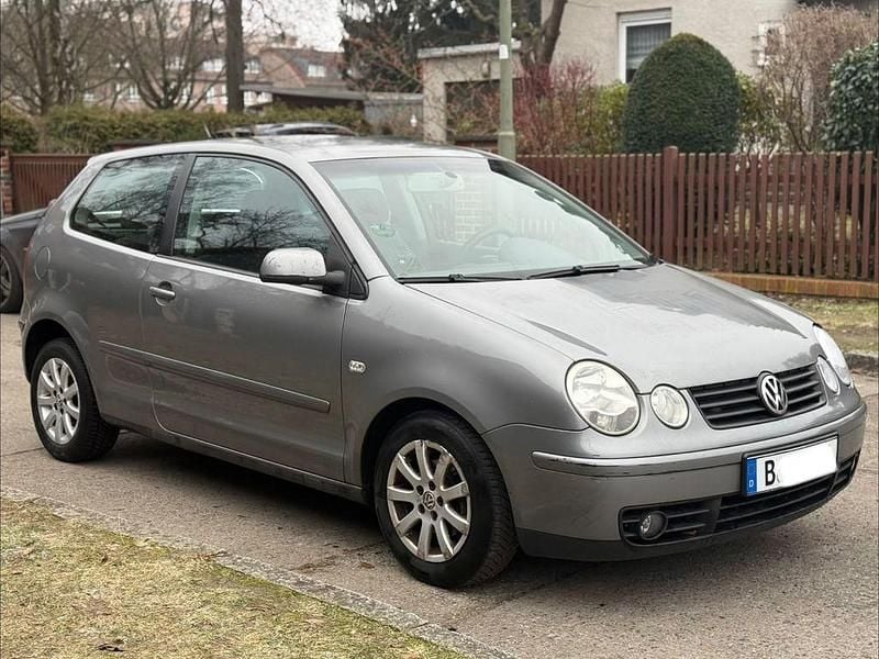 Grau Gebraucht 2004 VW Polo Cricket Limousine | 1.200 € (Superpreis) - Bild 1/4