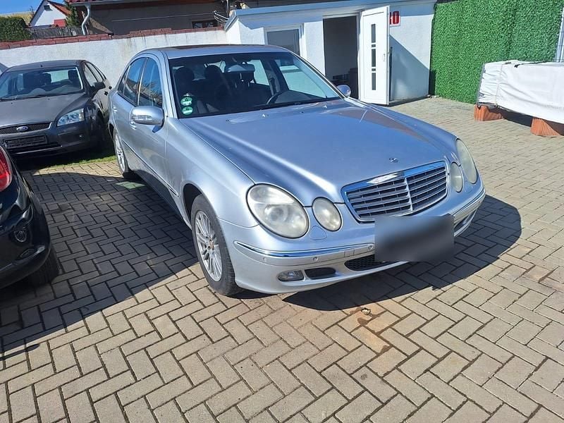 Gebraucht Mercedes E220 150 PS (110 kW) 2004 Silber Limousine