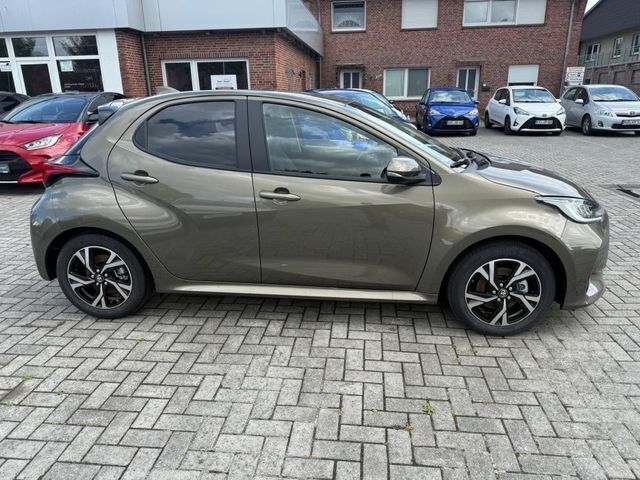 Neu Toyota Yaris Hybrid Team 116 PS (85 kW) 2025 Bronze metallic Kleinwagen