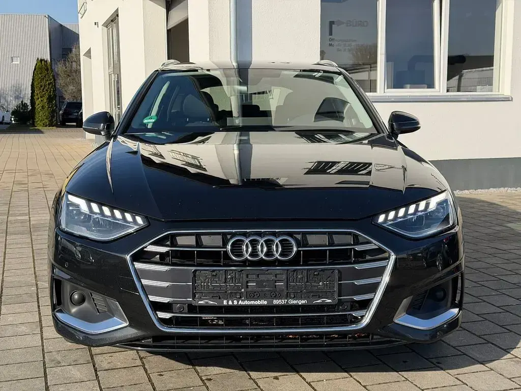 Używany Audi A4 Advanced 204 KM (150 kW) 2022 Czarny Kombi