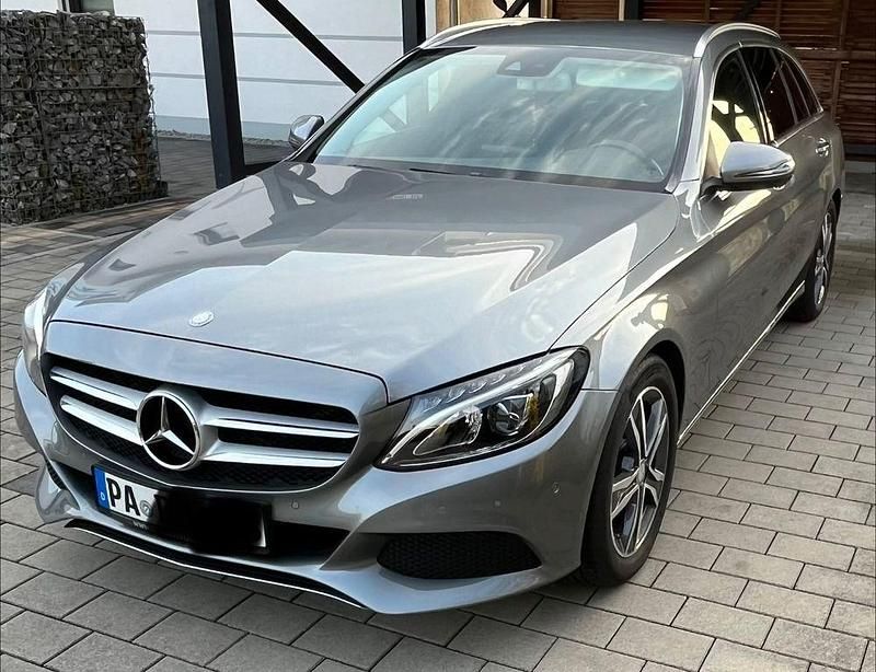 Gebraucht Mercedes C180 156 PS (114 kW) 2015 Grau Limousine