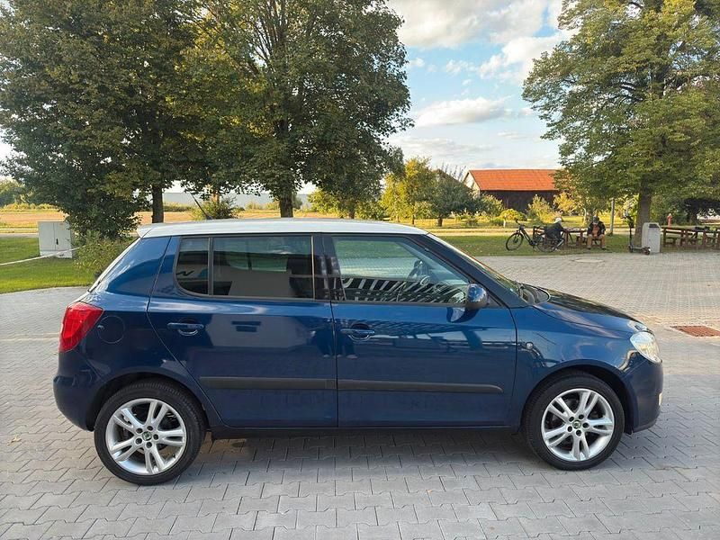 Blau Gebraucht 2009 Skoda Fabia Classic Limousine | 1.850 € (Fairer Preis) - Bild 1/4