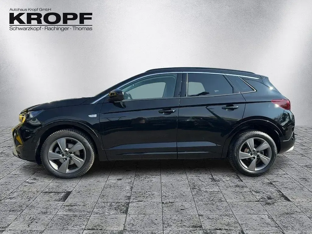 Gebraucht Opel Grandland X Elegance 136 PS (100 kW) 2023 Lackierung schwarz perla nera/ SUV