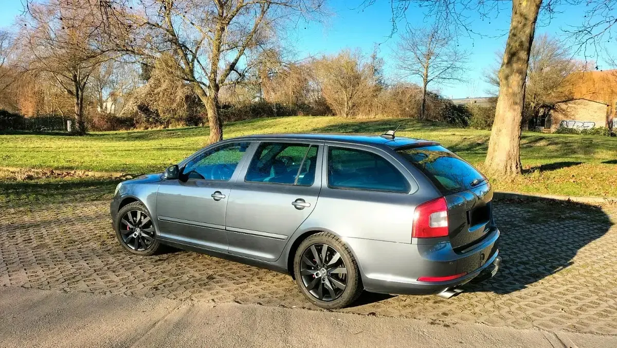 Gebraucht Skoda Octavia RS 170 PS (125 kW) 2011 Grau Kombi