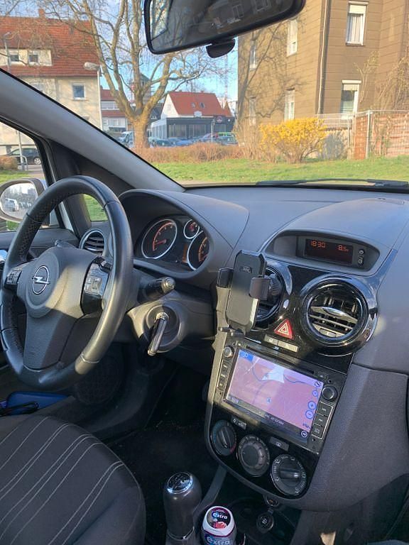 Gebraucht Opel Corsa Color Edition 75 PS (55 kW) 2010 Weiß Kleinwagen