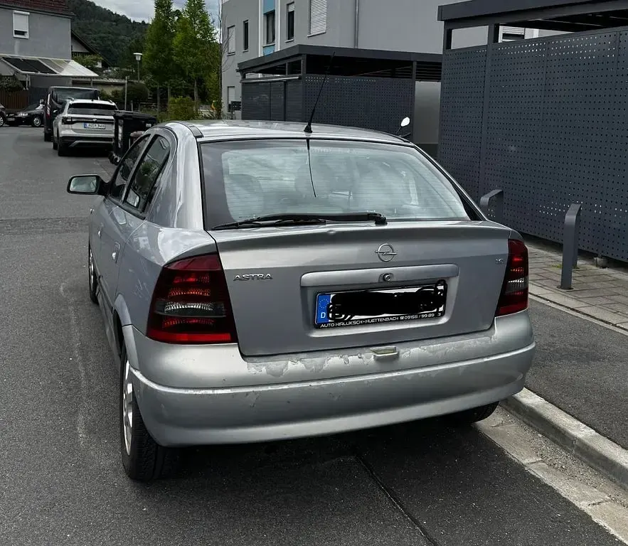 Gebraucht Opel Astra 101 PS (74 kW) 2002 Silber Limousine