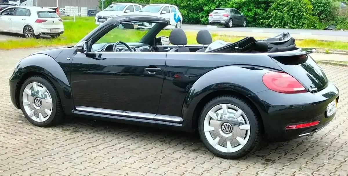Używany VW Beetle Sound 105 KM (77 kW) 2017 Czarny Hatchback