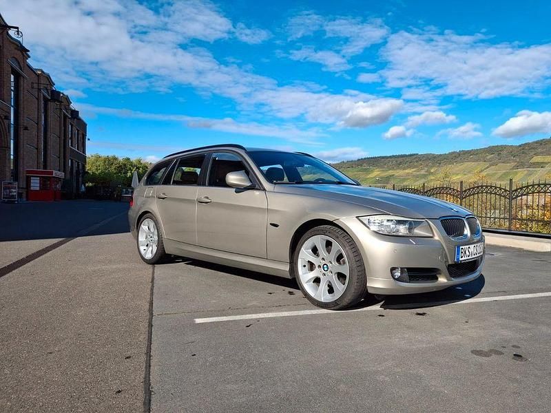 Beige Gebraucht 2011 BMW 320 Efficient Dynamics Kombi | 9.600 € (Teuer) - Bild 1/4