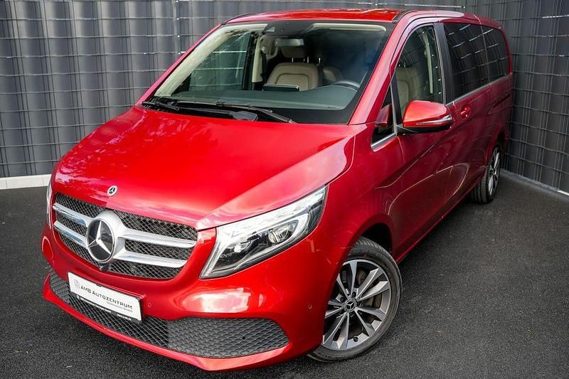 Rot Gebraucht 2021 Mercedes V300 Van / Kleinbus | 49.499 € (Etwas zu teuer) - Bild 1/4