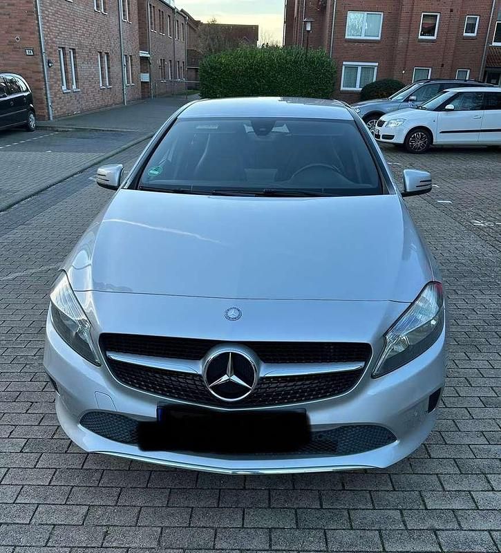 Gebraucht Mercedes A180 Style 122 PS (89 kW) 2015 Silber Limousine