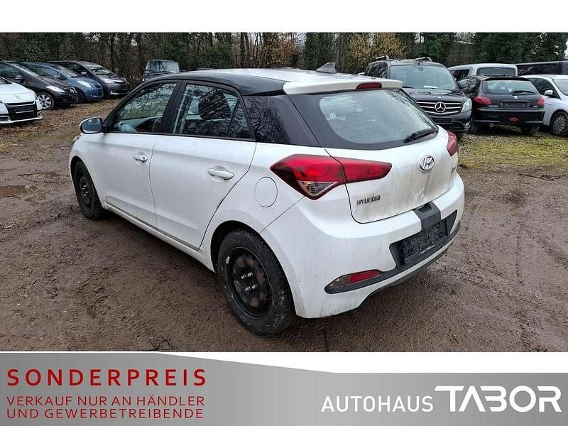 Gebraucht Hyundai i20 GO! 75 PS (55 kW) 2017 Polar white Kleinwagen