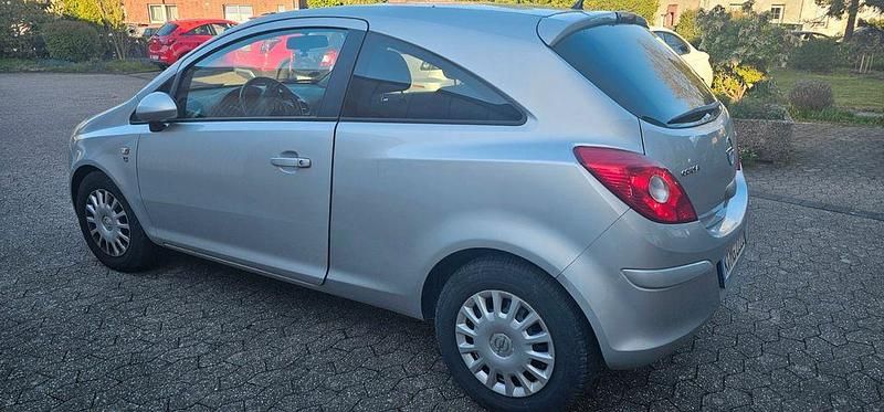 Gebraucht Opel Corsa Innovation 69 PS (50 kW) 2010 Silber Kleinwagen