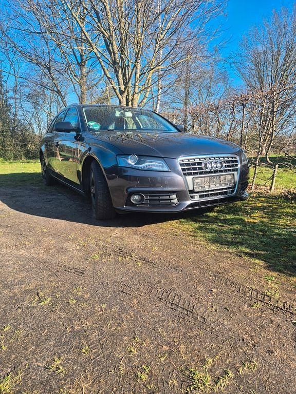 Gebraucht Audi A4 Ambiente 160 PS (117 kW) 2010 Blau Kombi