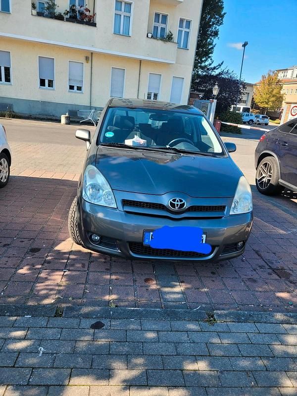 Grau Gebraucht 2004 Toyota Corolla Van / Kleinbus | 4.700 € - Bild 1/4