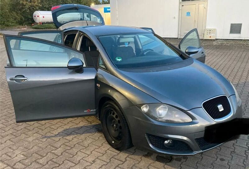 Grau Gebraucht 2012 Seat Leon Copa Limousine | 5.200 € (Superpreis) - Bild 1/4