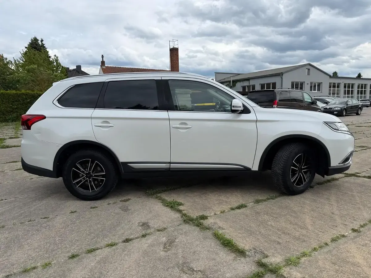 Gebraucht Mitsubishi Outlander 150 PS (110 kW) 2017 Weiß SUV