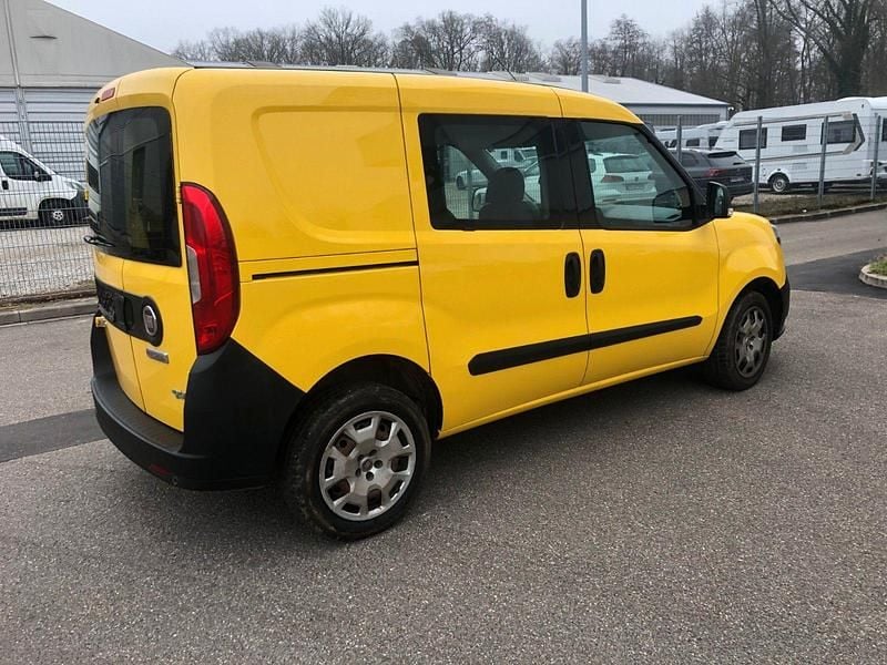 Gebraucht Fiat Doblò 120 PS (88 kW) 2019 Gelb Van / Kleinbus
