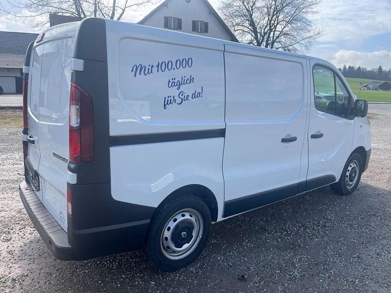 Gebraucht Renault Trafic Komfort 121 PS (88 kW) 2019 Weiß Van / Kleinbus