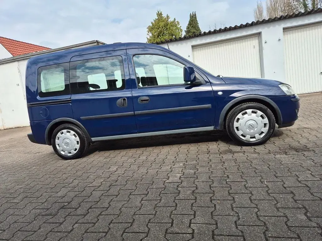 Usata Opel Combo Basis 94 CV (69 kW) 2007 Blu Monovolume