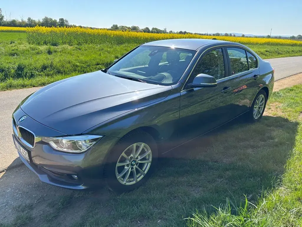 Gebraucht BMW 318 Advantage 150 PS (110 kW) 2017 Silber Limousine