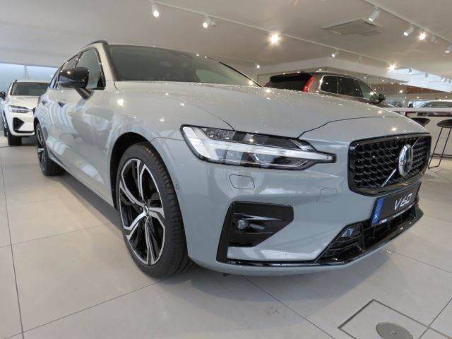 Grau Gebraucht 2024 Volvo V60 Plus Kombi | 39.970 € (Fairer Preis) - Bild 1/4