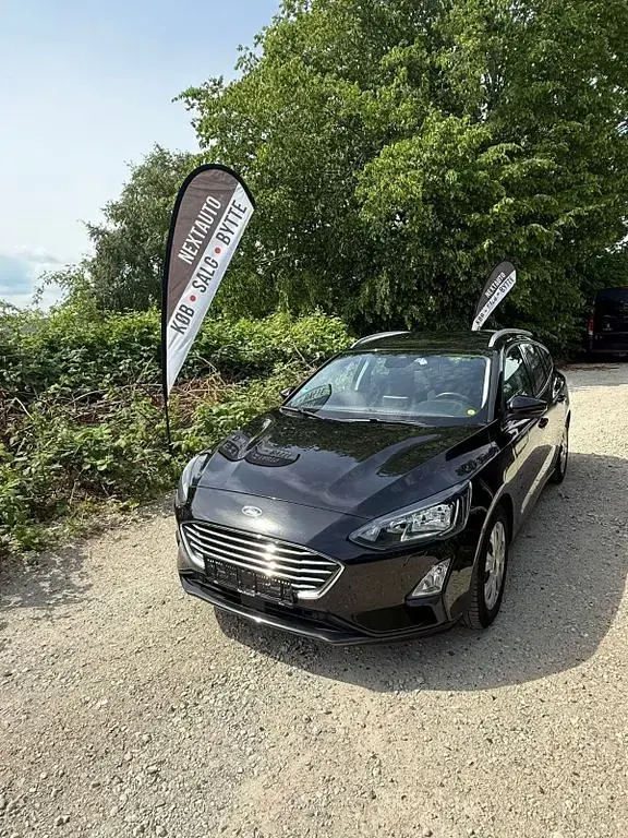 Gebraucht Ford Focus Titanium 120 PS (88 kW) 2020 Schwarz Limousine