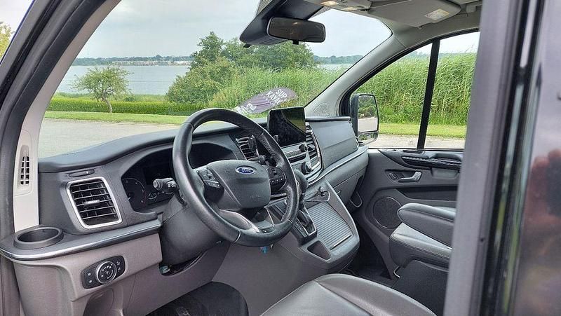 Gebraucht Ford Tourneo 170 PS (125 kW) 2019 Schwarz Van / Kleinbus
