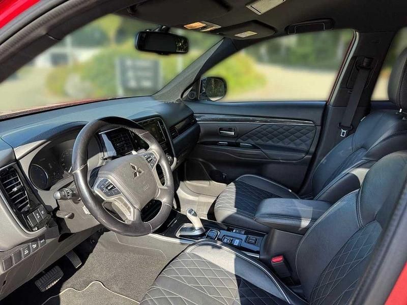 Gebraucht Mitsubishi Outlander P-HEV Intro Edition 224 PS (164 kW) 2018 Rot SUV