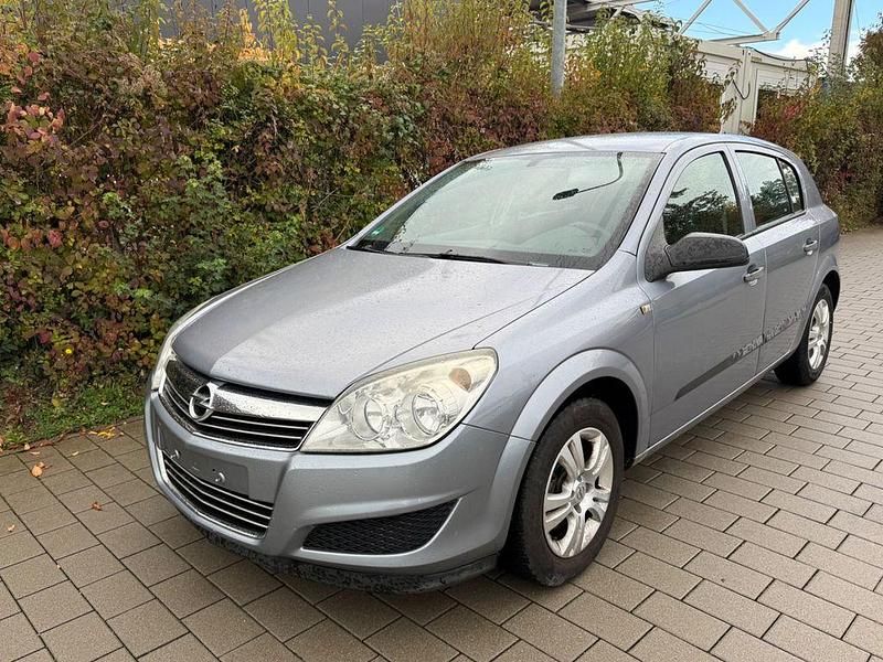 Silber Gebraucht 2009 Opel Astra Selection Limousine | 4.999 € (Teuer) - Bild 1/4