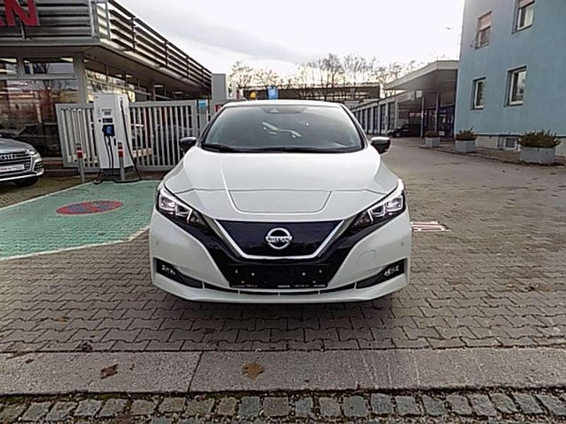 Gebraucht Nissan Leaf N-Connecta 110 kW (150 PS) 2021 Pearl whitebla (schwarz) Kleinwagen