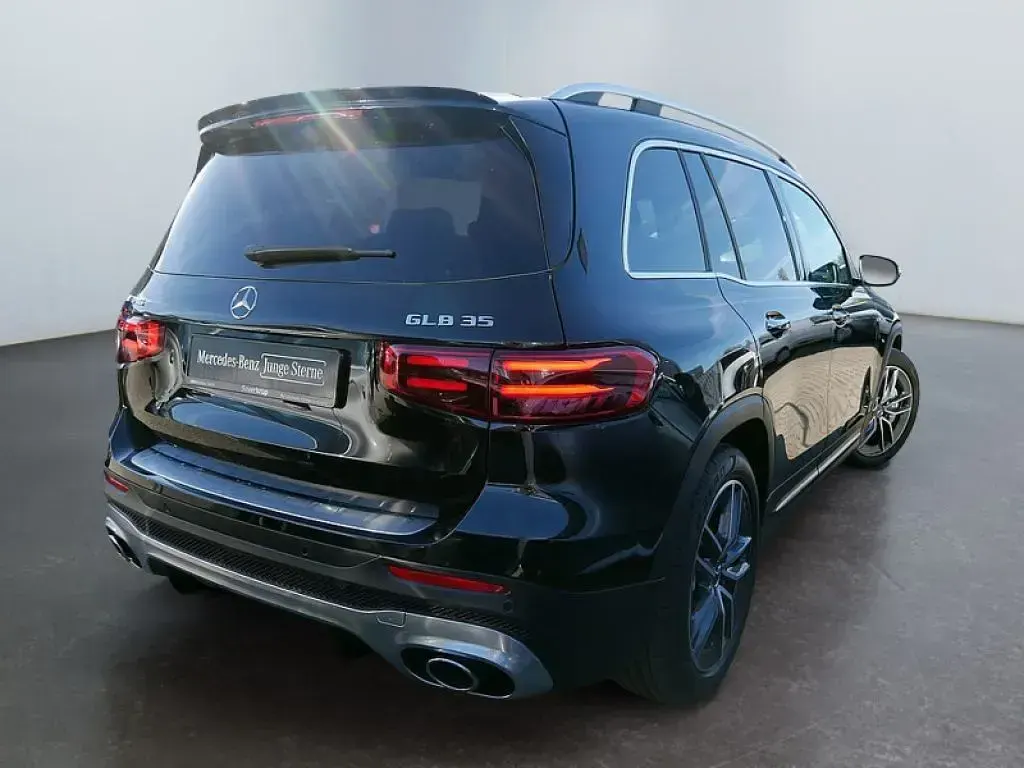 Second-hand Mercedes GLB35 AMG 306 CP (225 kW) 2025 Negru SUV