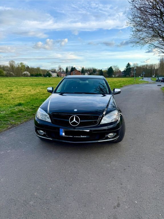 Schwarz Gebraucht 2008 Mercedes C200 Avantgarde Limousine | 9.400 € (Etwas zu teuer) - Bild 1/4