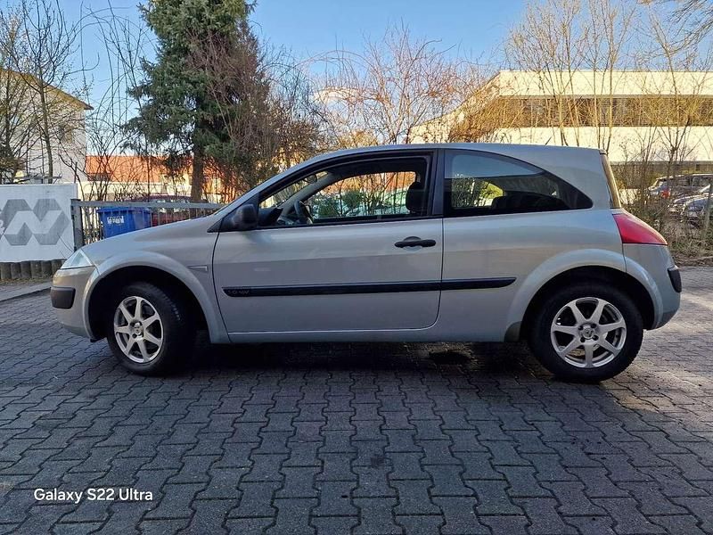 Gebraucht Renault Mégane II 113 PS (83 kW) 2003 Starsilbermetallic Limousine